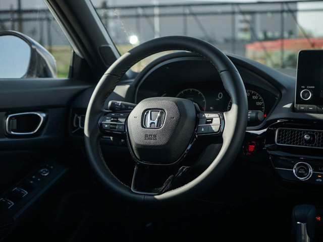 Vehicle image 13 of 23
