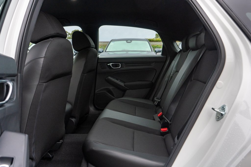 Vehicle image 11 of 27