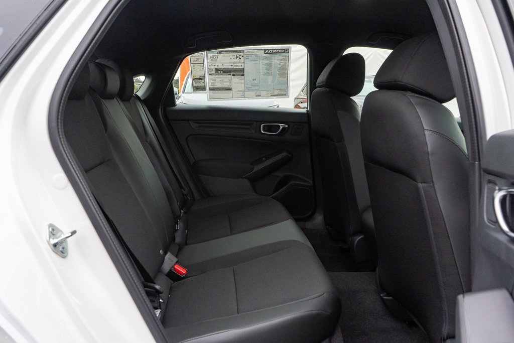 Vehicle image 13 of 27