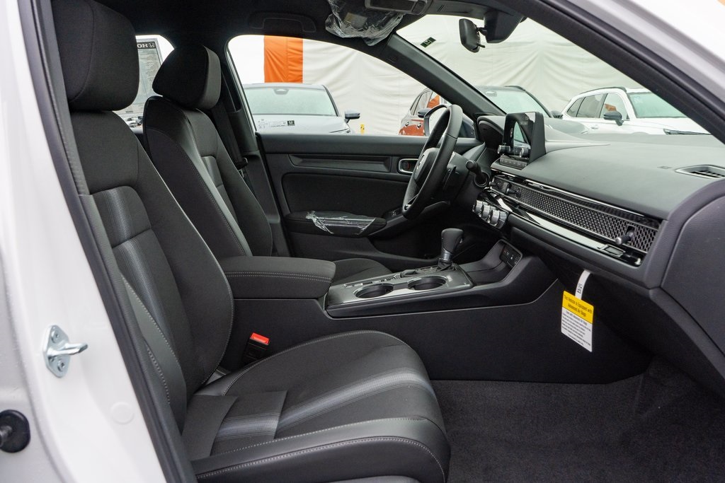 Vehicle image 15 of 27
