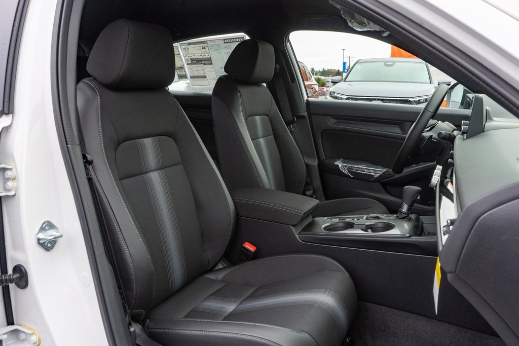 Vehicle image 16 of 27