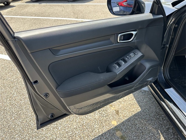 Vehicle image 26 of 30