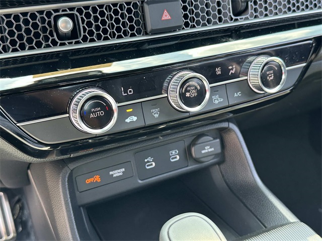 Vehicle image 24 of 30