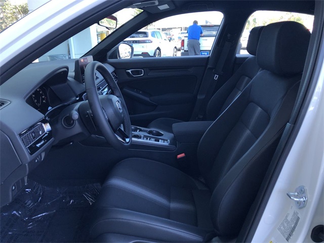 Vehicle image 10 of 14