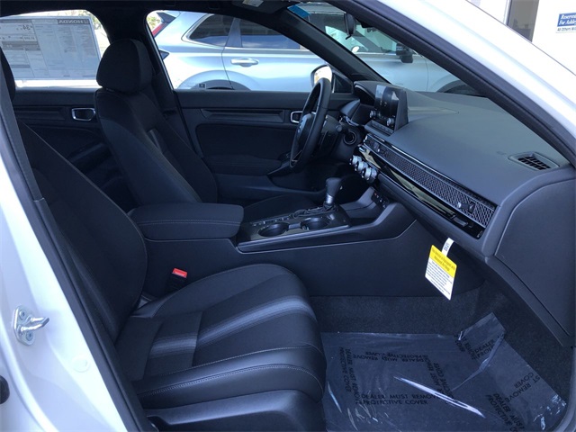 Vehicle image 9 of 14