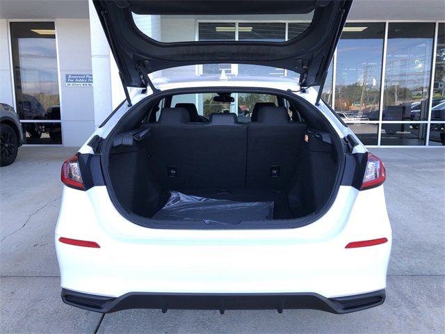 Vehicle image 8 of 14
