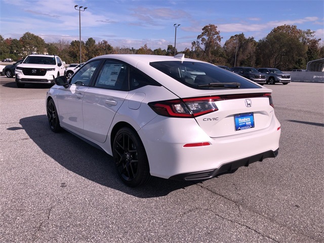 Vehicle image 5 of 14