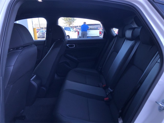 Vehicle image 11 of 14