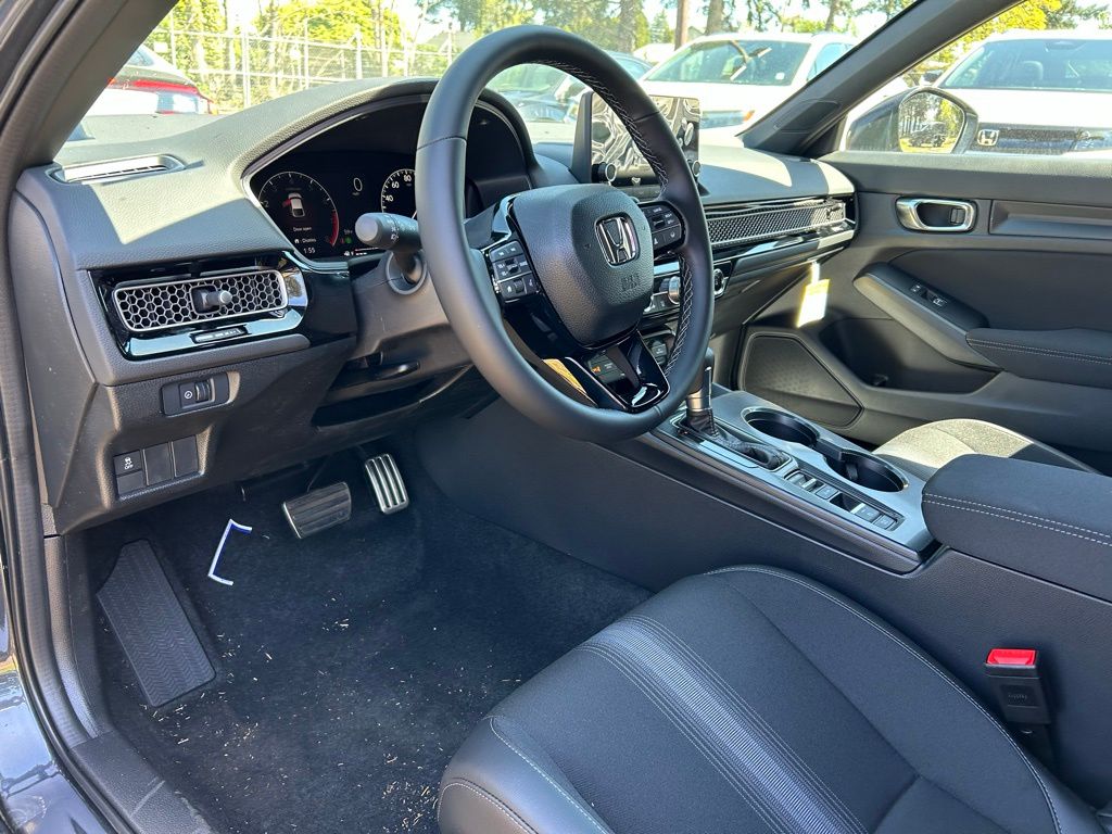 Vehicle image 12 of 28