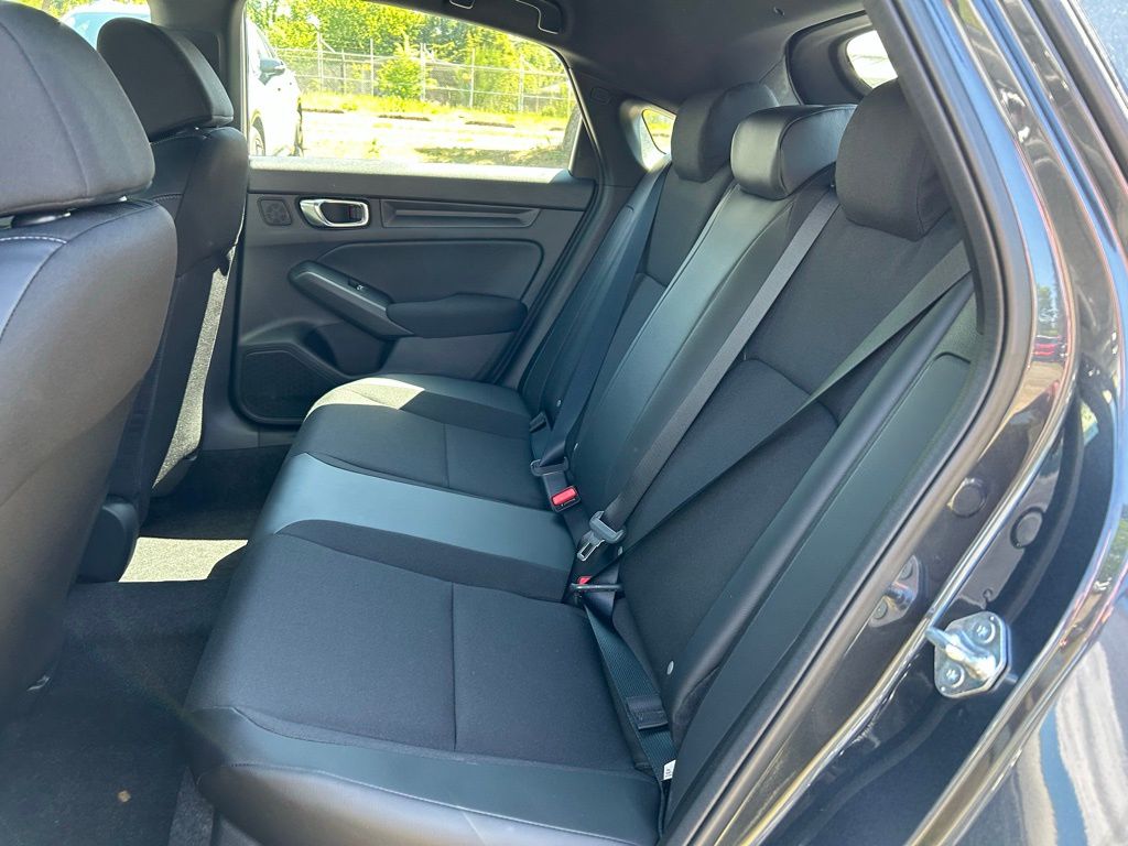 Vehicle image 24 of 28