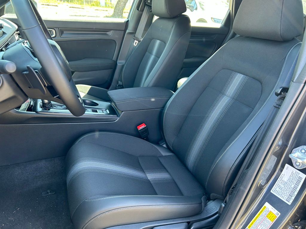 Vehicle image 21 of 28
