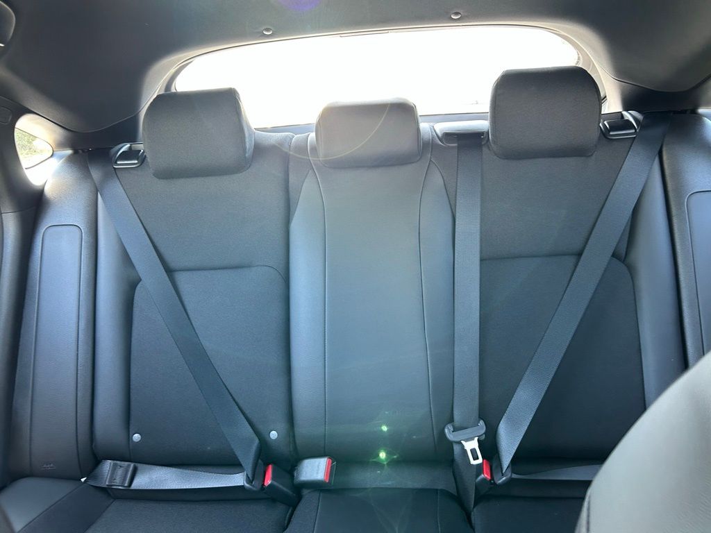 Vehicle image 20 of 28