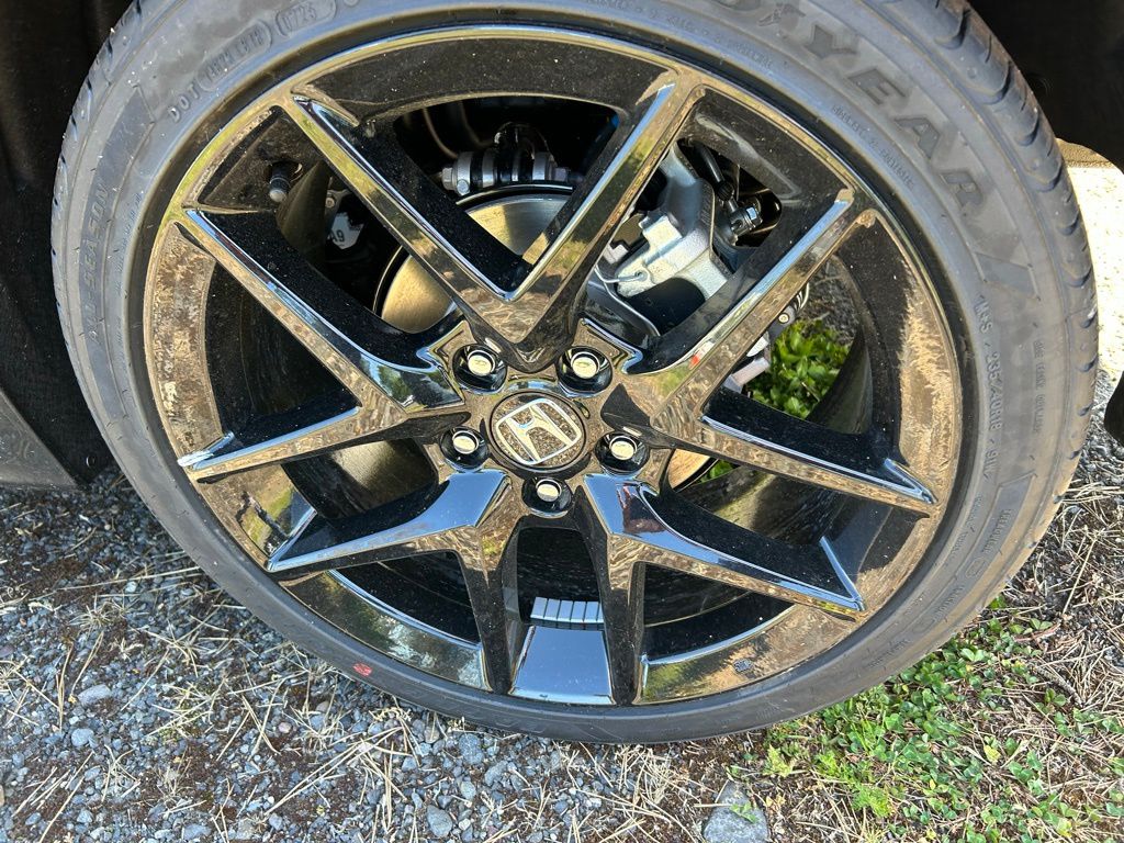 Vehicle image 9 of 28