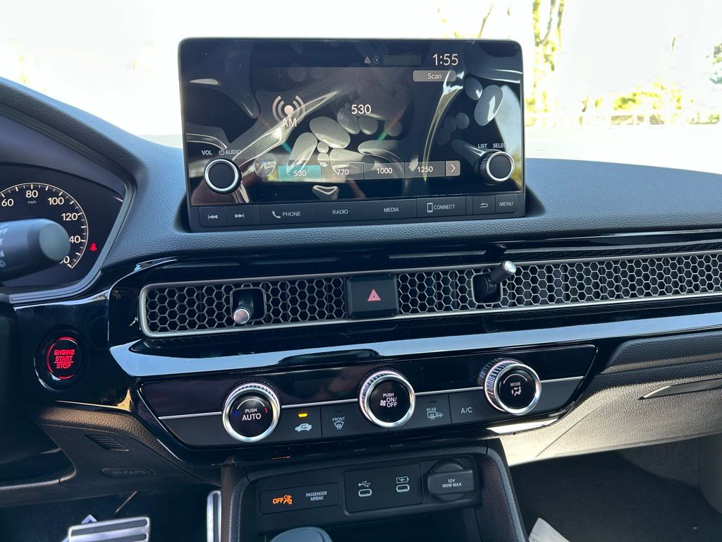 Vehicle image 17 of 28