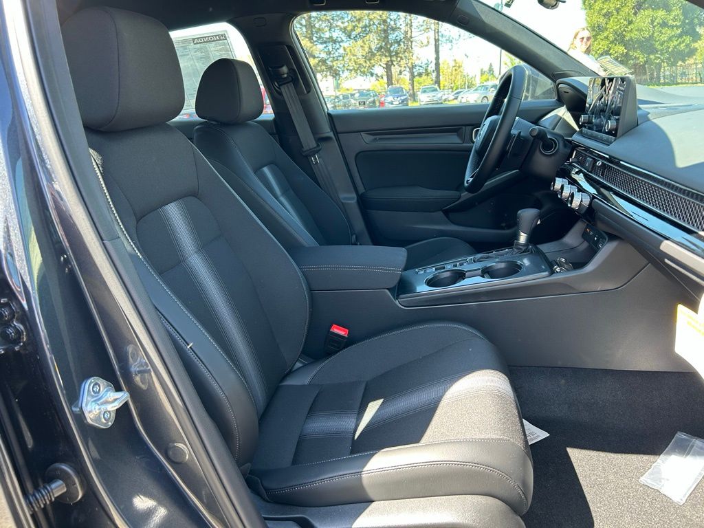 Vehicle image 27 of 28