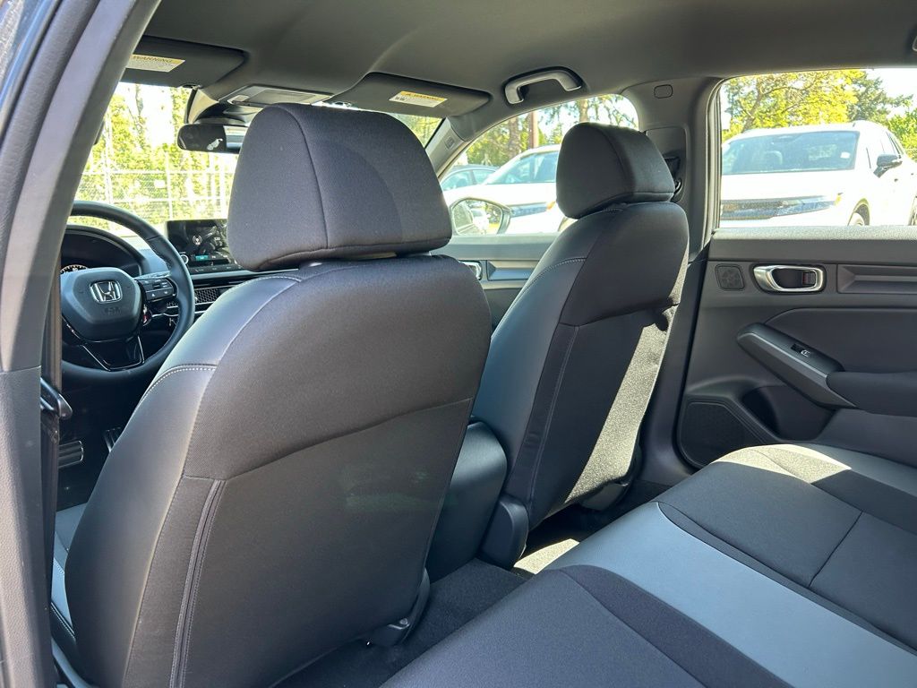 Vehicle image 22 of 28