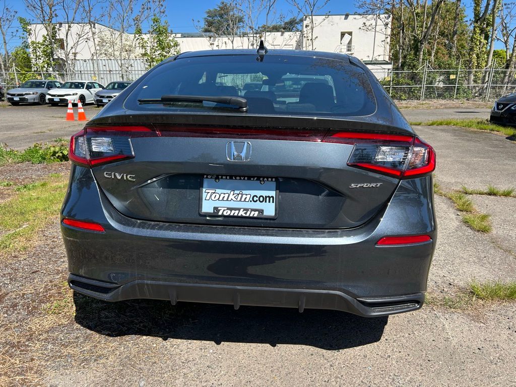 Vehicle image 4 of 28