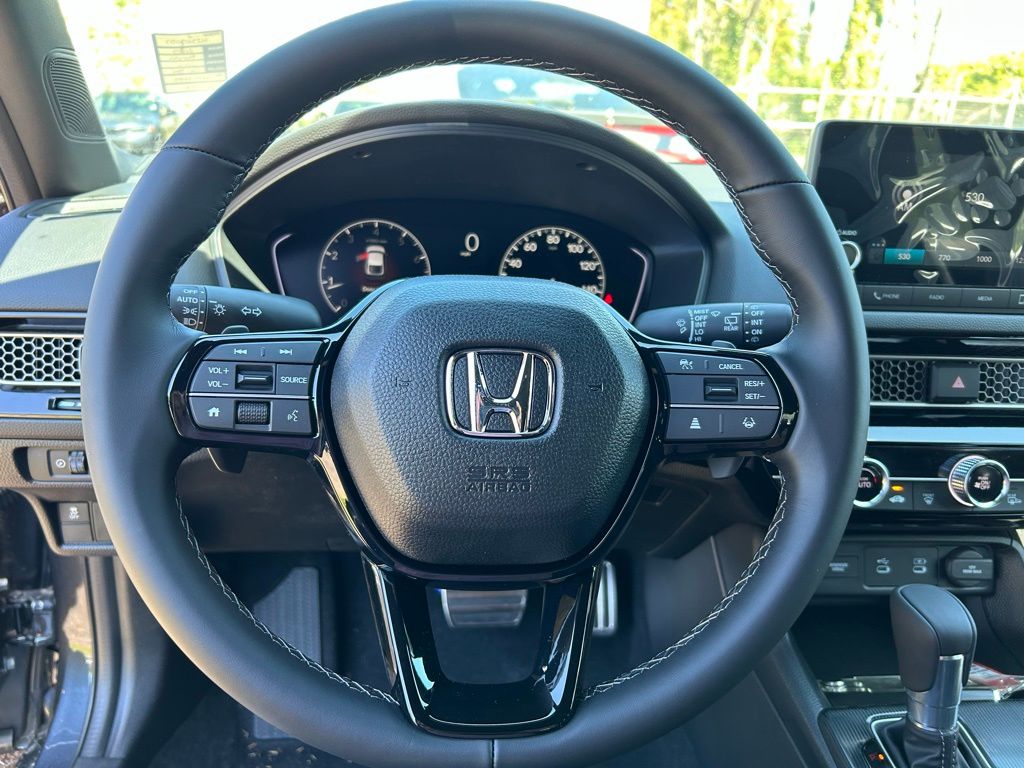 Vehicle image 13 of 28