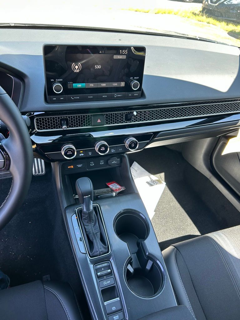 Vehicle image 19 of 28