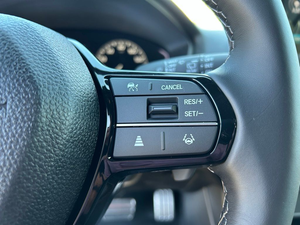 Vehicle image 15 of 28