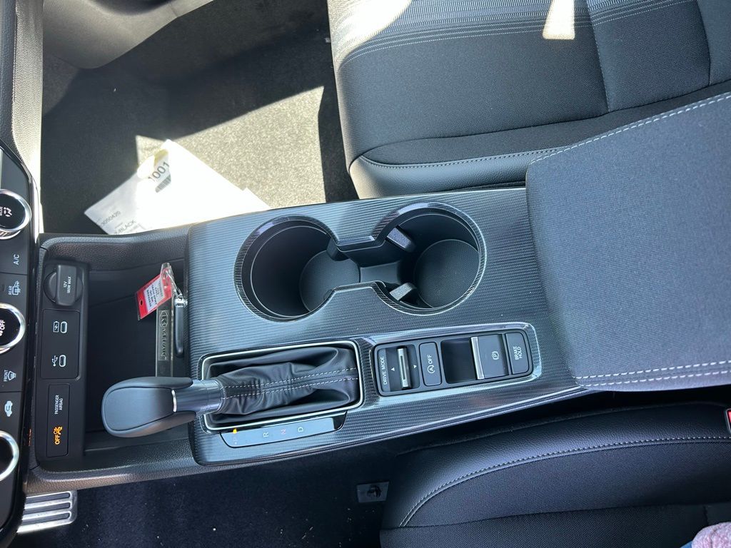 Vehicle image 18 of 28