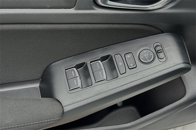 Vehicle image 12 of 31