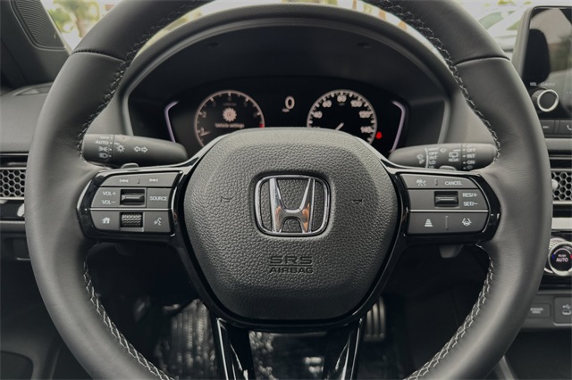 Vehicle image 25 of 31