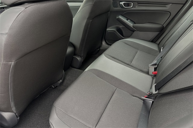 Vehicle image 13 of 31