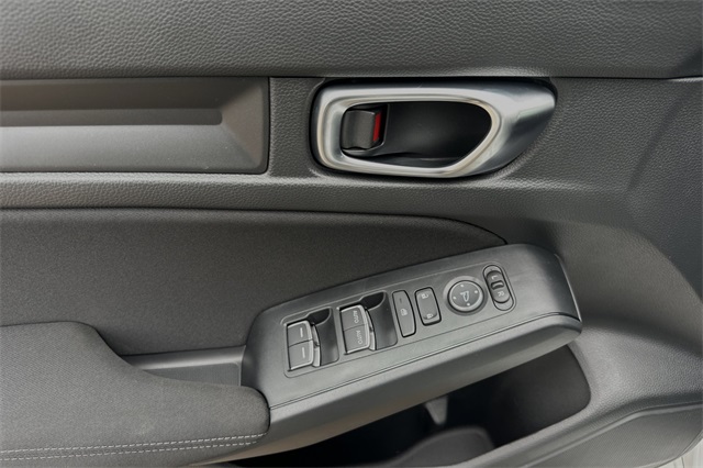 Vehicle image 11 of 31
