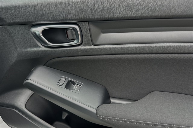 Vehicle image 20 of 31