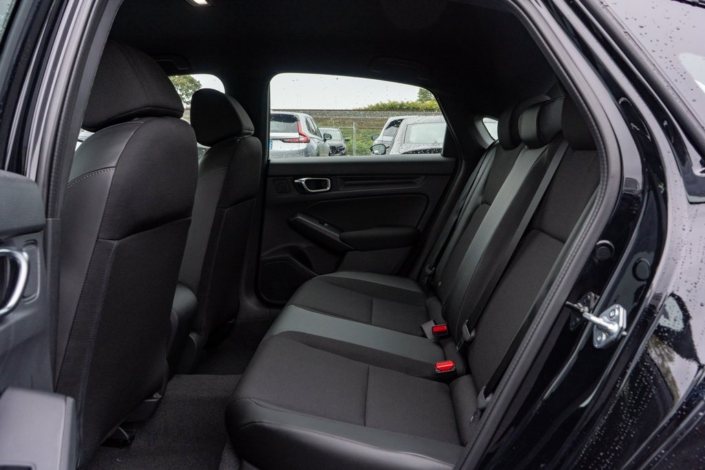 Vehicle image 11 of 27