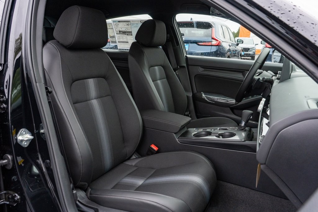 Vehicle image 16 of 27