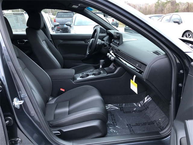 Vehicle image 11 of 14
