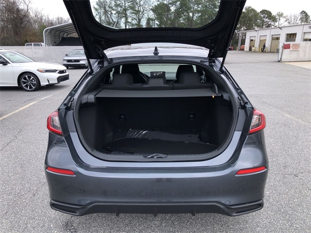Vehicle image 8 of 14