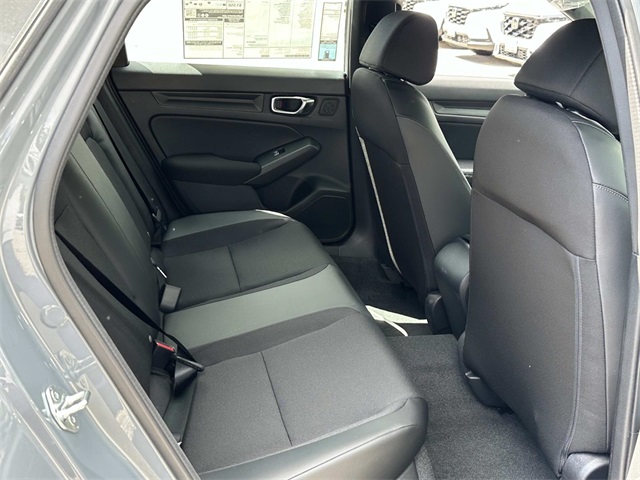 Vehicle image 25 of 30