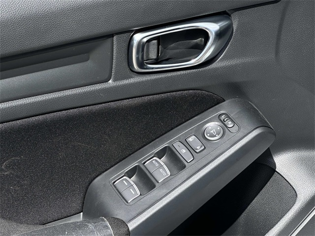 Vehicle image 21 of 30