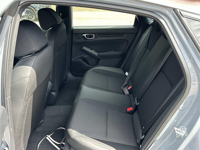 Vehicle image 23 of 30