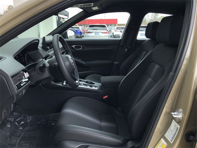 Vehicle image 9 of 14