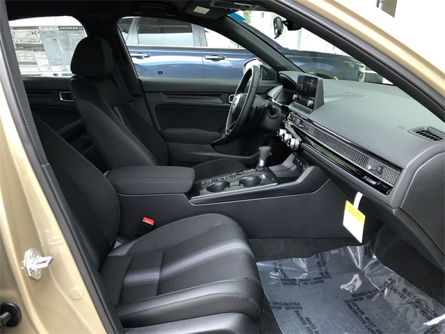 Vehicle image 11 of 14