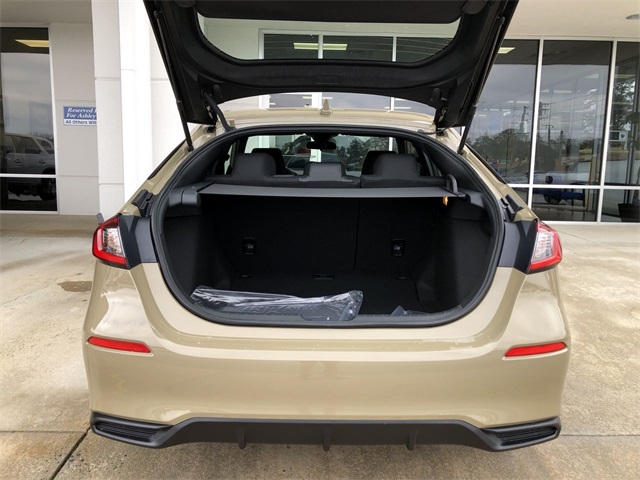 Vehicle image 10 of 14