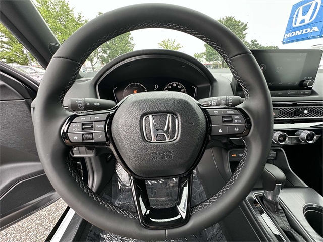 Vehicle image 25 of 31