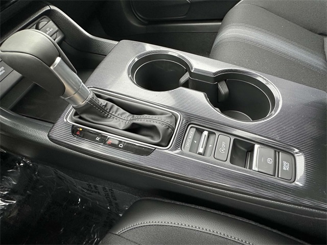 Vehicle image 20 of 31