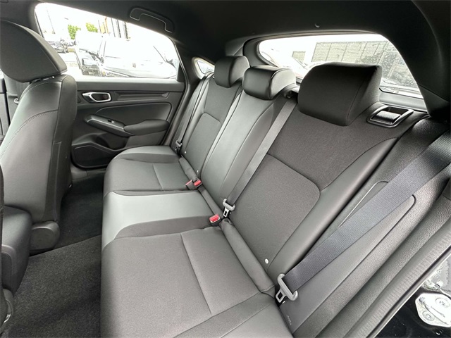 Vehicle image 12 of 31
