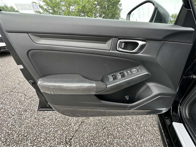 Vehicle image 21 of 31