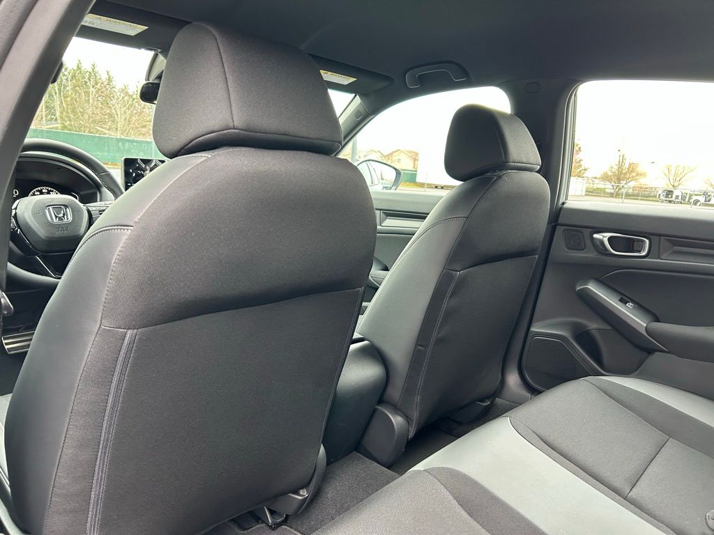 Vehicle image 22 of 28