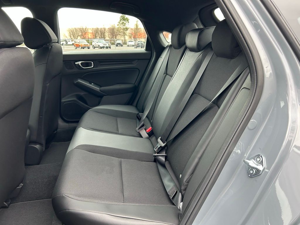 Vehicle image 24 of 28