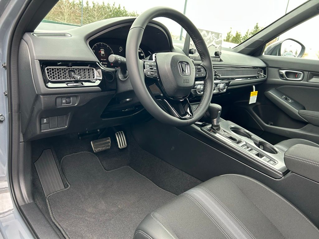 Vehicle image 12 of 28