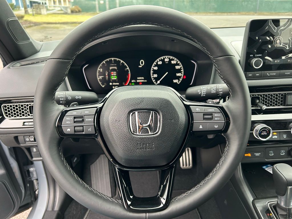 Vehicle image 13 of 28