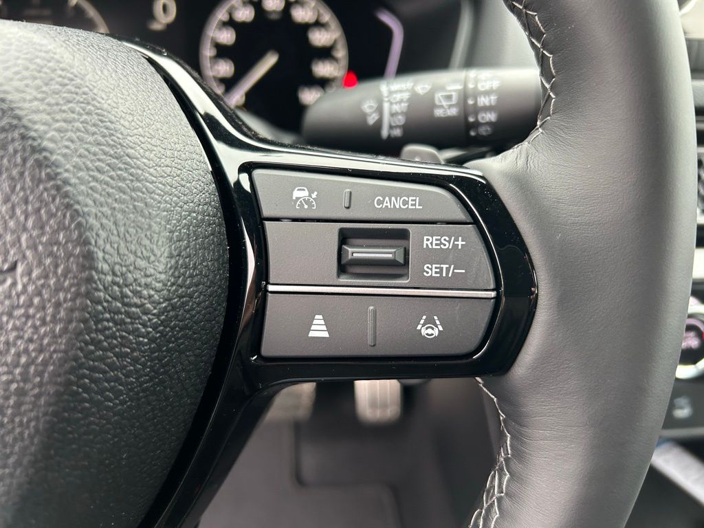 Vehicle image 15 of 28