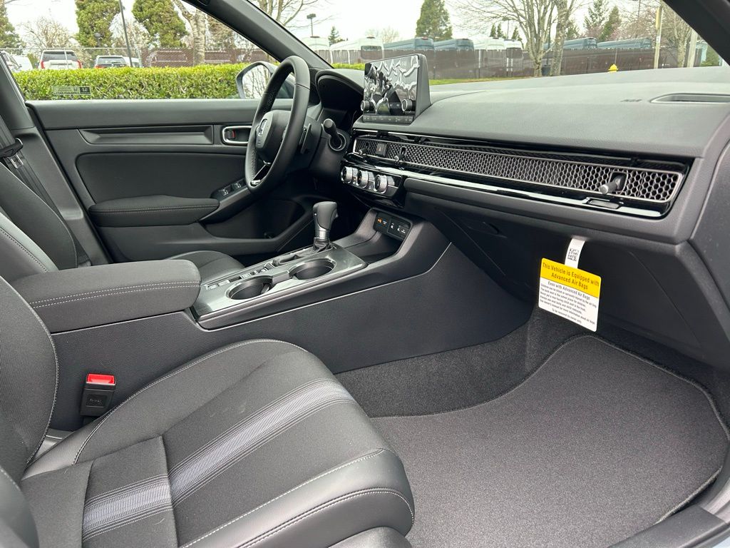Vehicle image 26 of 28